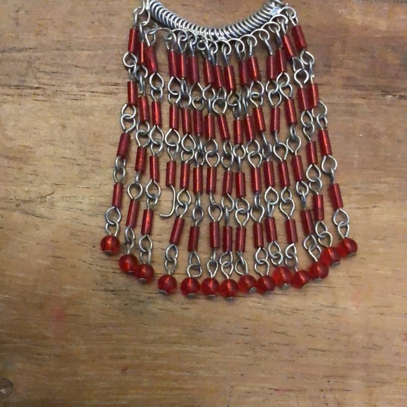 Red long dangling cascade earrings. Glass beads on silver tone metal - Picture 7 of 7